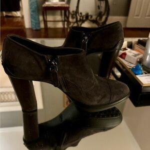 Tods booties. Dark gray suede